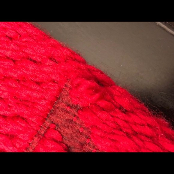 Beautiful Louis Vuitton Logomania Scarf - Picture 4 of 5